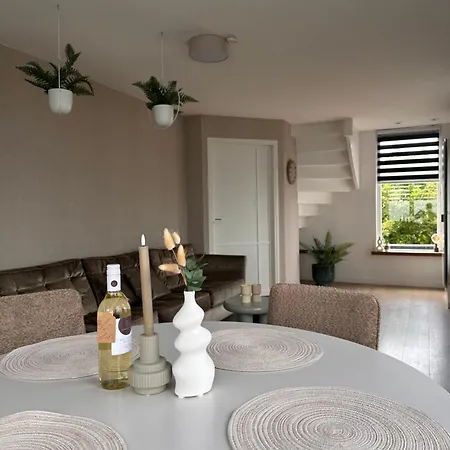 Pensión & Nature-amsterdam Nextdoor Free Parking 8 Person 2 Kitchens Landsmeer